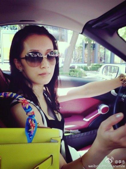 明星李念照片,光影交织下的优雅魅力